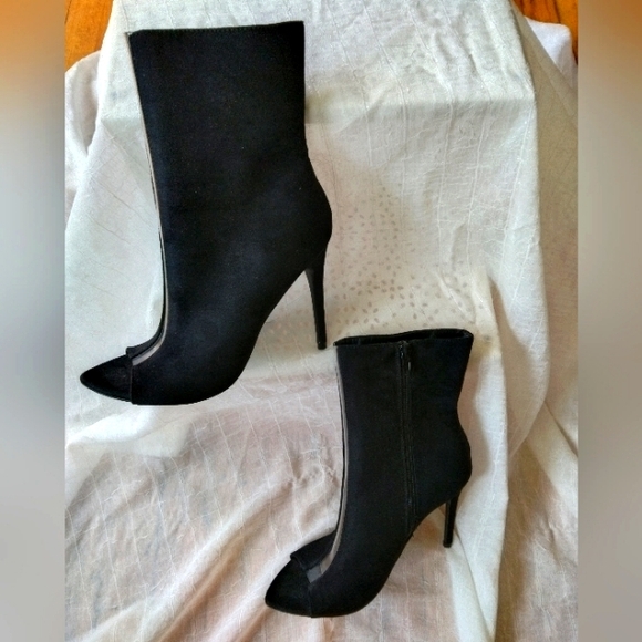 Black suede Rouge! peep toes ankle booties, size 6 1/2 - Picture 1 of 11